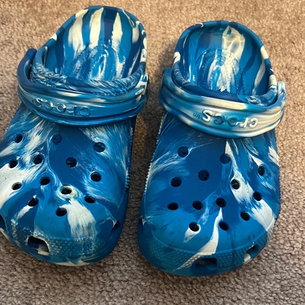 Crocs Kids Blue and White Clogs Size 5